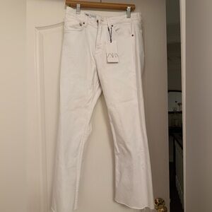 **NEW** ZARA CROP FLARE WHITE JEANS, SIZE 6 USA, 38 EUROPEAN